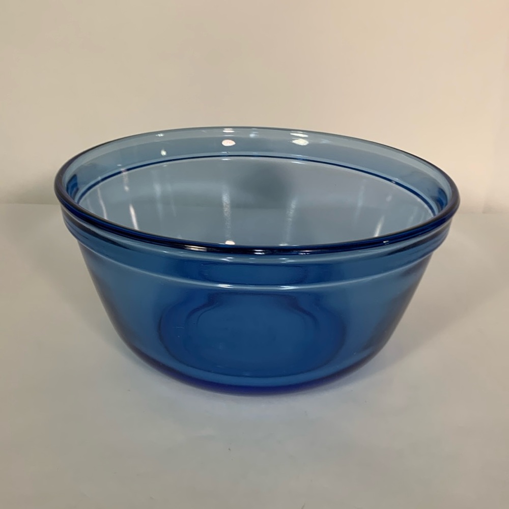 Anchor Hocking Ovenware mixing bowl cobalt blue 2.5 quart 1058 USA